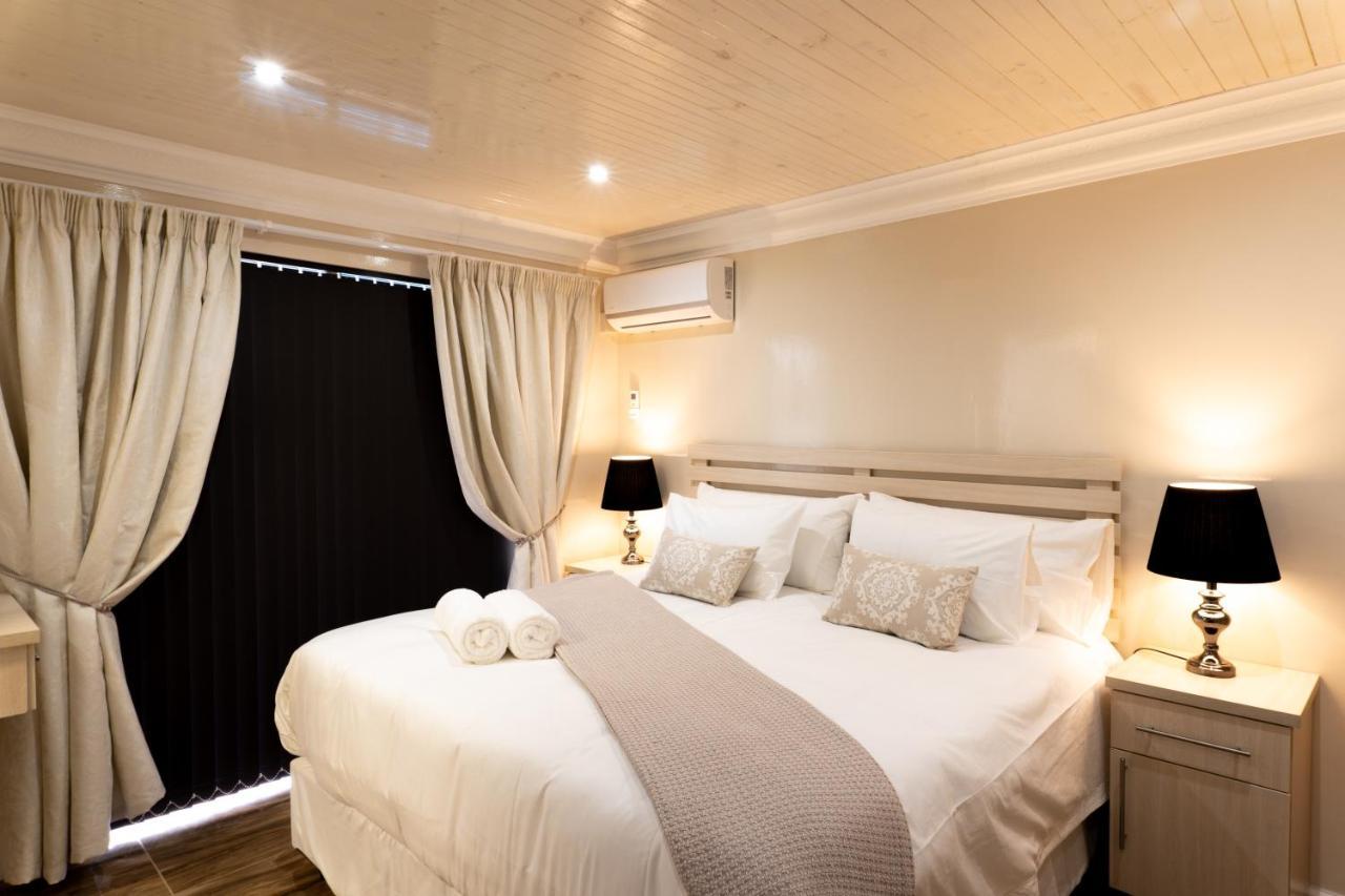 Grand House And Bed & Breakfast