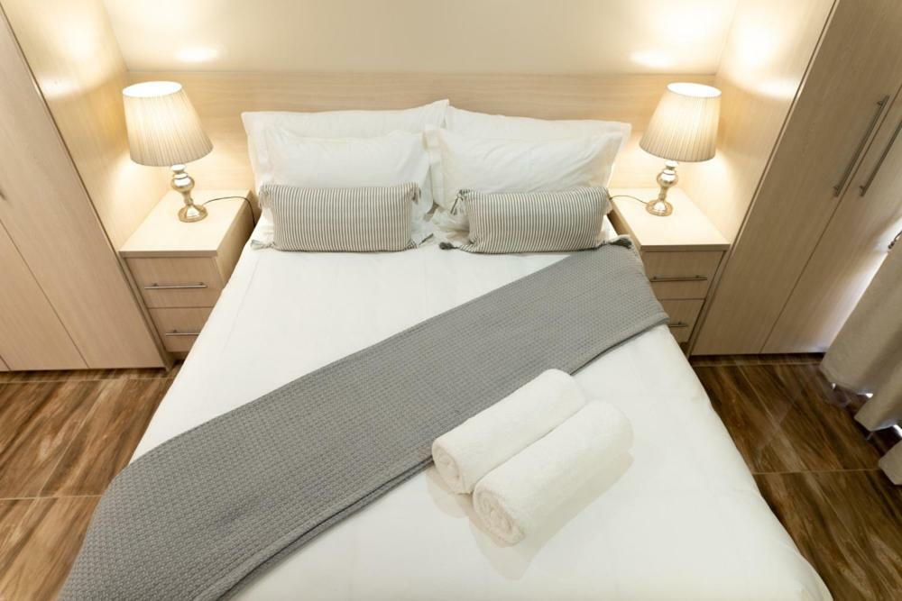 Grand House And Bed & Breakfast